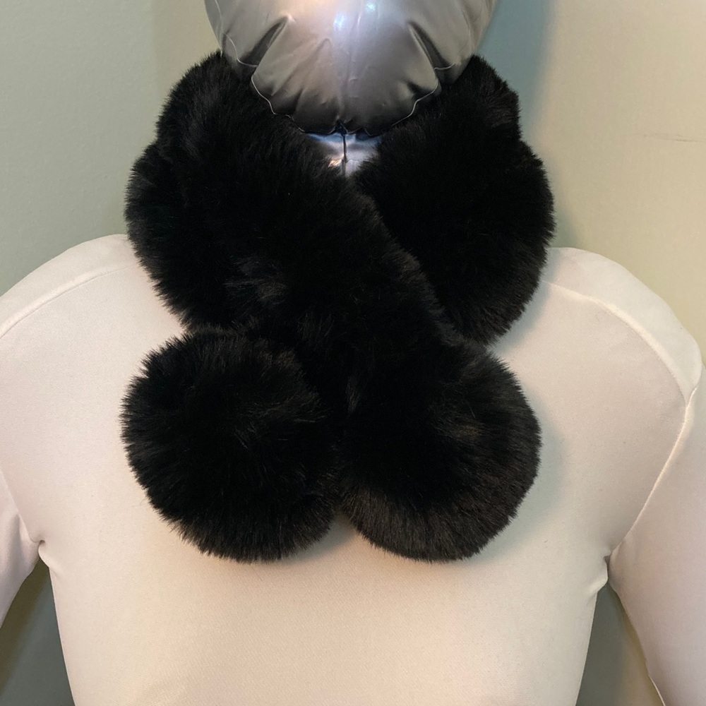 BOGO🛍️Black Faux Fur Pom Scarf - Women Accessories